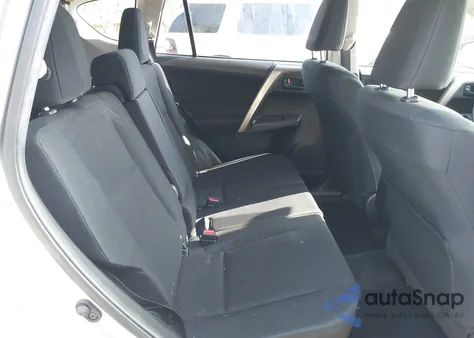 2018 Toyota Rav4 Le z USA, uszkodzony, nr VIN JTMZFREV8JJ211618